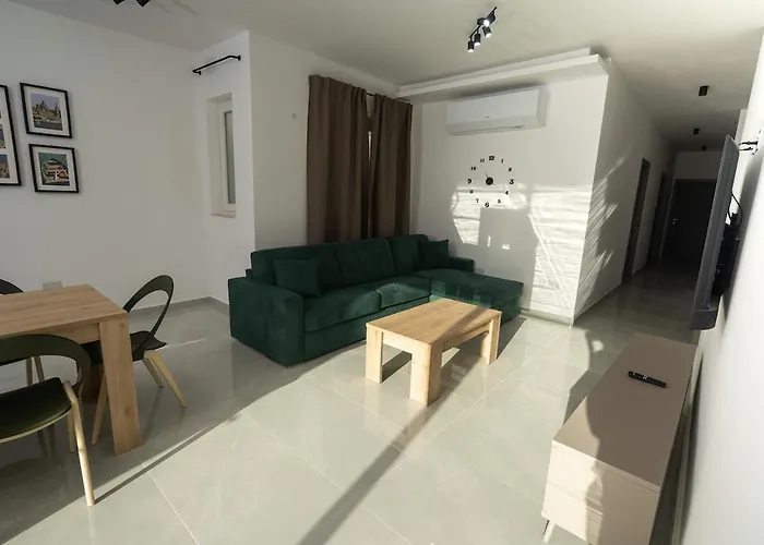 Modern 3-bedroom With Terrace Appartement *