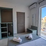 Apartman Modern 3-bedroom With Terrace *