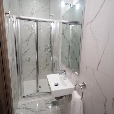 Modern 3-bedroom With Terrace 公寓 *