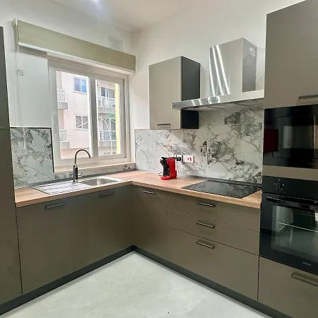 Modern 3-bedroom With Terrace