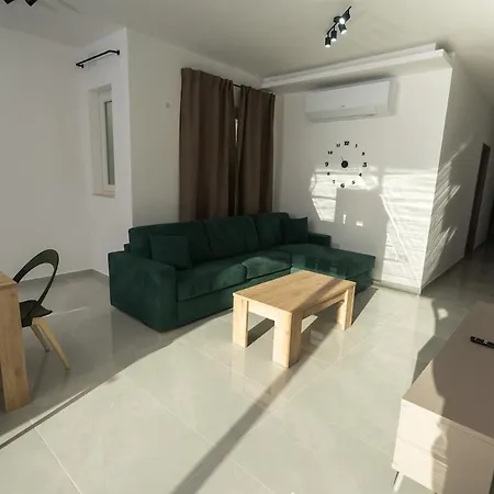 Modern 3-bedroom With Terrace 公寓 *
