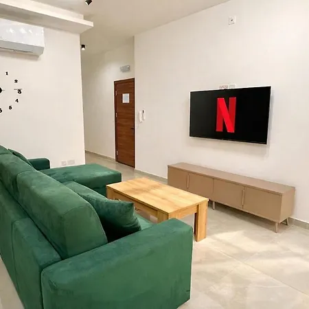 Apartment Modern 3-bedroom With Terrace