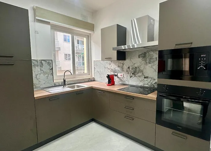 Modern 3-bedroom With Terrace